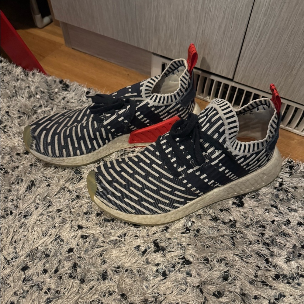 ADIDAS NMD R2 Men’s Sneakers